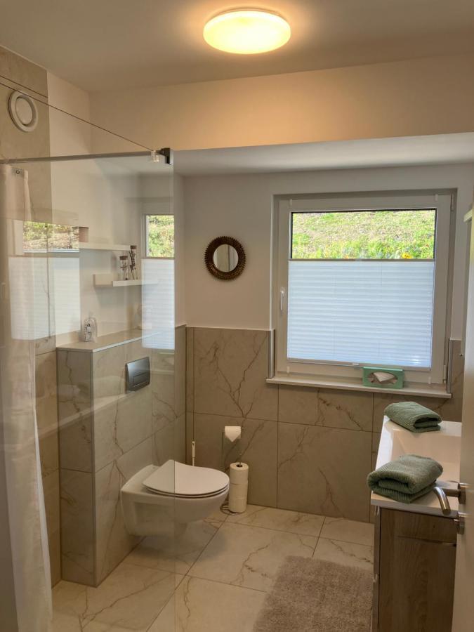 Neu - Premium-Ferienhaus Mosel-Sonne Трабен-Трарбах Экстерьер фото